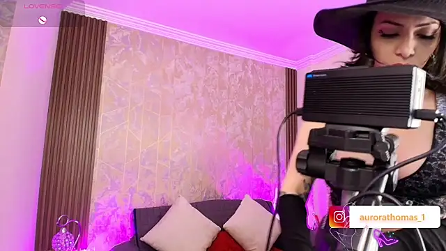 Aurora_thomas__1's cam snapshot