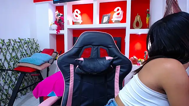 KatrinaQueen1 live sex cam