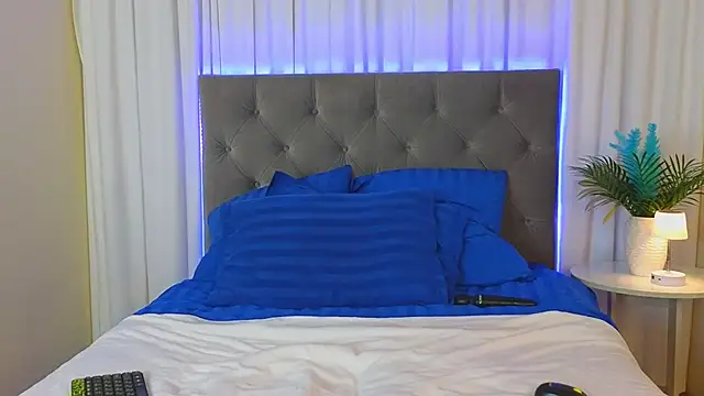 Ariana_Petite live sex cam