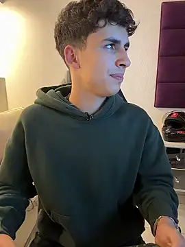 AdrianRinaldi live sex cam