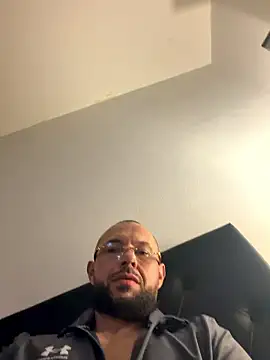 Guitccch live sex cam