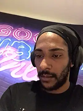 Mikaaa97 live sex cam