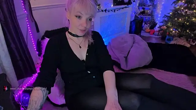 LunaWoolfie's cam snapshot