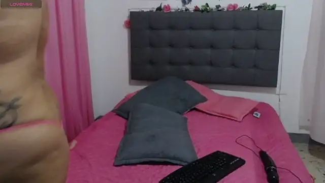 LenaDIaz live sex cam