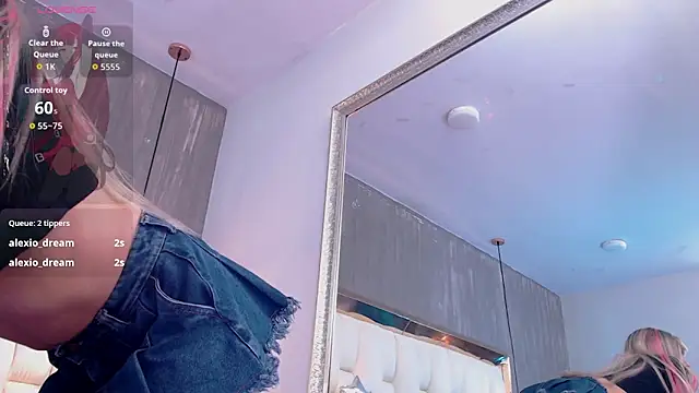 Foxxy_Doll live sex cam