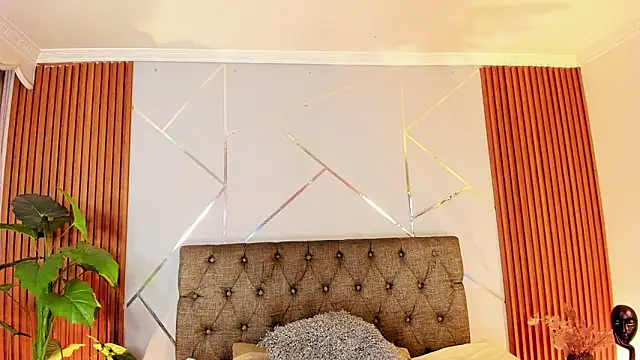 charlottee_white's cam snapshot