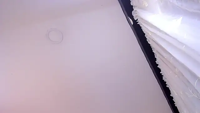 ChannelWhitee_'s cam snapshot