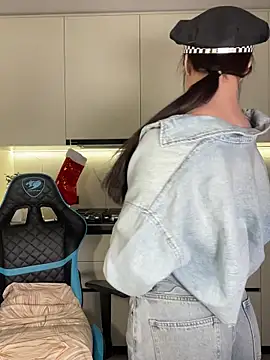 CurlyLara's cam snapshot