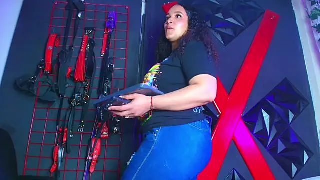 ivonne_diaz1's cam snapshot