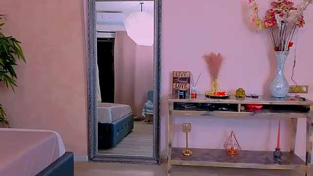 MichelleReys live sex cam