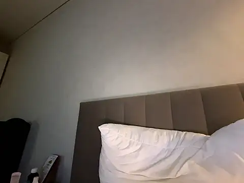 GoldenSexySky's cam snapshot