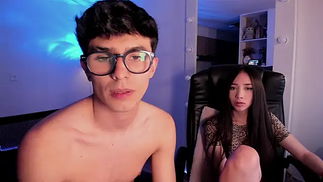 Mikeyvioleta_'s cam snapshot