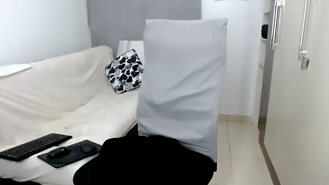 Laura-pervert live sex cam