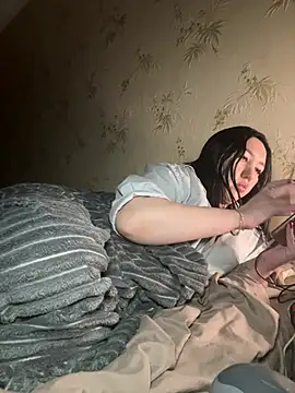 Naughtbaby_2025's cam snapshot