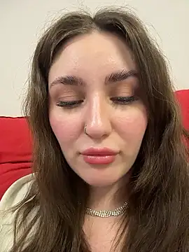 KiraBarlows live sex cam