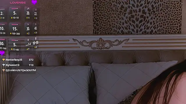 EmilyHyde live sex cam