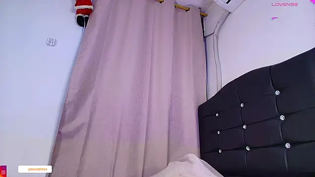 Mia_depp live sex cam
