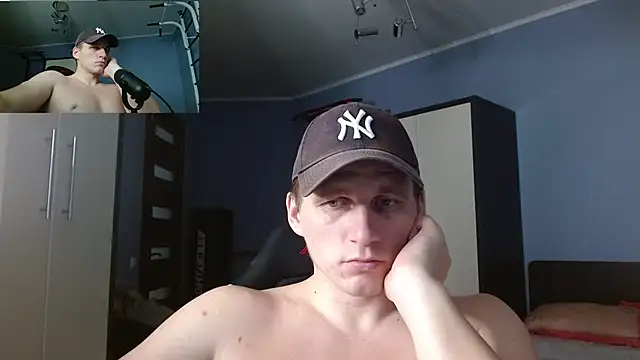 Poliglotjoe1 live sex cam