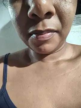 MichelleMore live sex cam