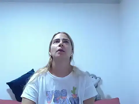 Lunazina's cam snapshot