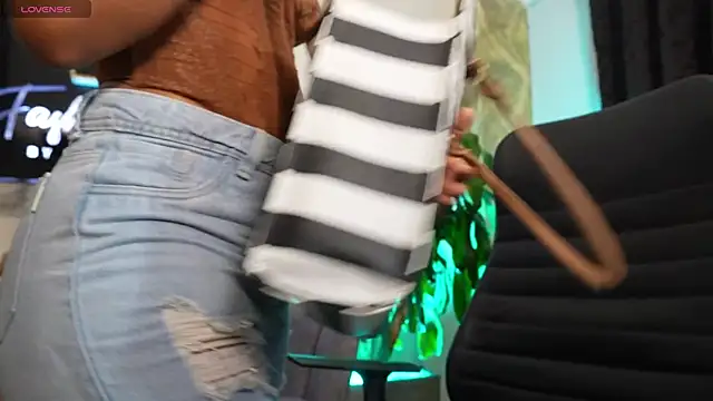 LilyPrice's cam snapshot