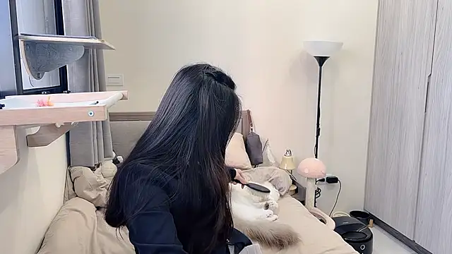 BabyOneDaily's cam snapshot