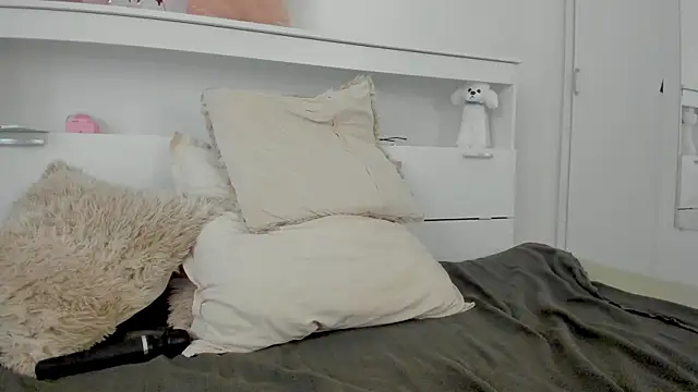 crystalnut live sex cam