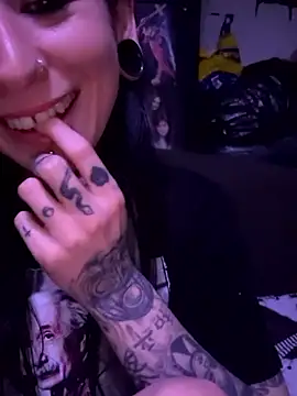 MissMidnightUK live sex cam