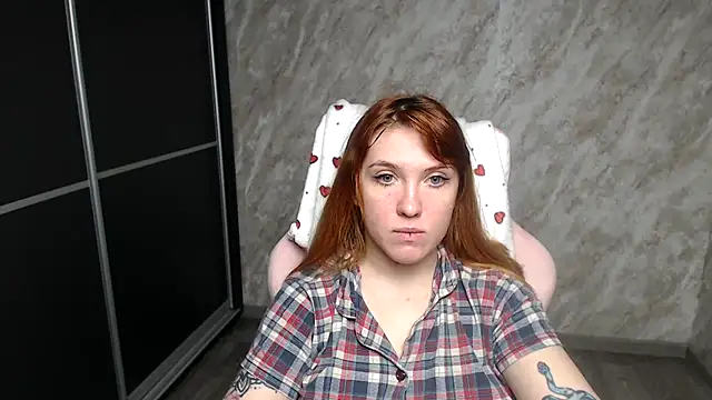 Reginasmilee live sex cam