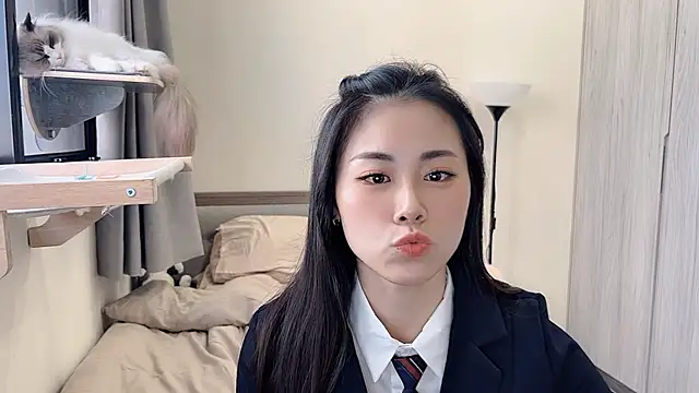 BabyOneDaily's cam snapshot