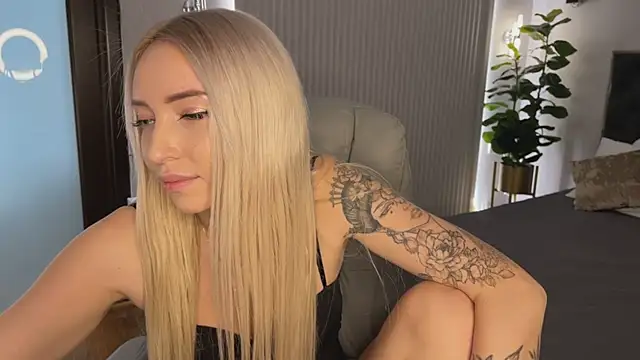 OhMyEmma's cam snapshot