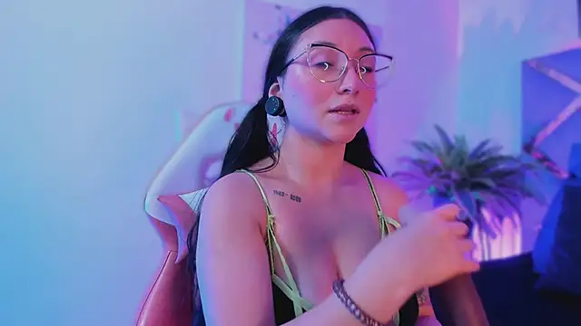 lucy_neil's cam snapshot