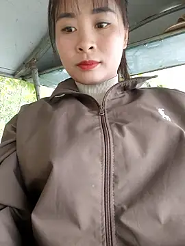 Squirrel-Pear live sex cam