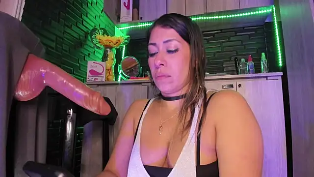 LaureenHills's cam snapshot