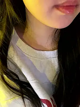 Uyennii02 live sex cam