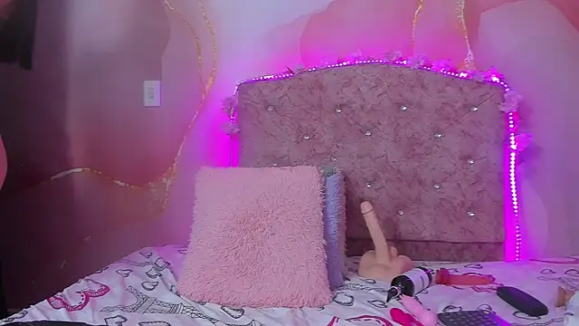 violet_taylor_'s cam snapshot