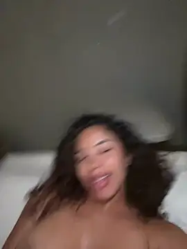 Brunettexio live sex cam