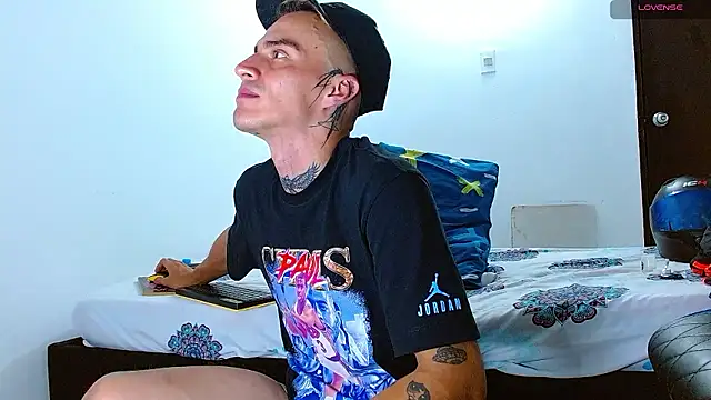 bray_hotboy777 live sex cam