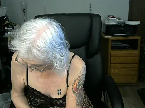 JoleneDelacroix live sex cam