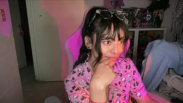 kaithra live sex cam