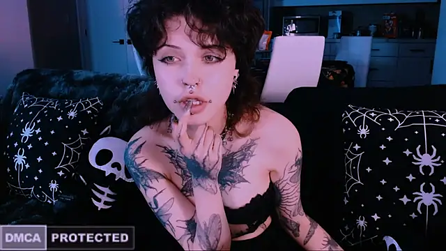 NaughtyLittleFox's cam snapshot