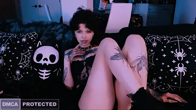 NaughtyLittleFox's cam snapshot