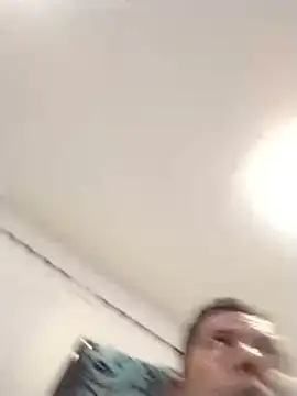 Moisalbert88 live sex cam