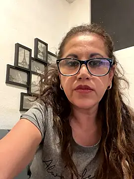 MirandaLatinaLovely live sex cam