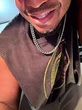 KeYBuMp323 live sex cam