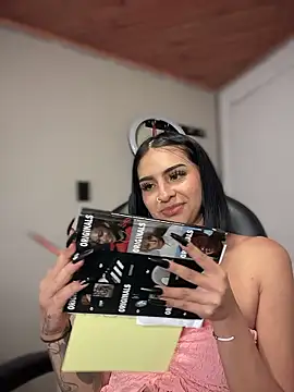 Hilary_pinkk's cam snapshot