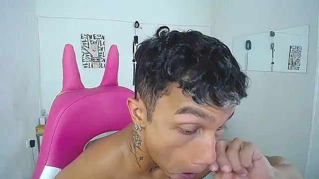 Leonard_Price live sex cam