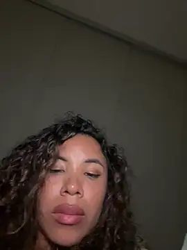 Brunettexio live sex cam