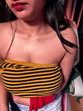 Lucky_Flora live sex cam