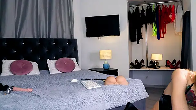 InvitingTina live sex cam